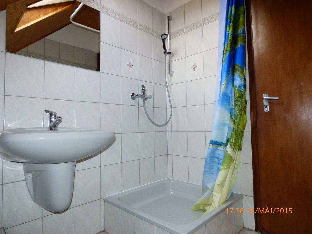 Fábián Apartman-ház Szántód Szoba fotó